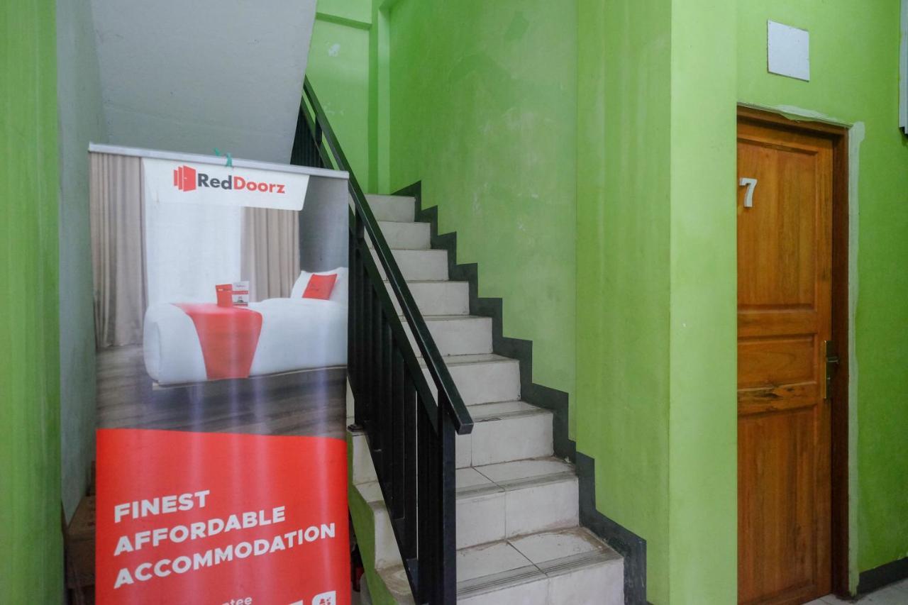Hotel Reddoorz Near Politeknik Manado Exterior foto