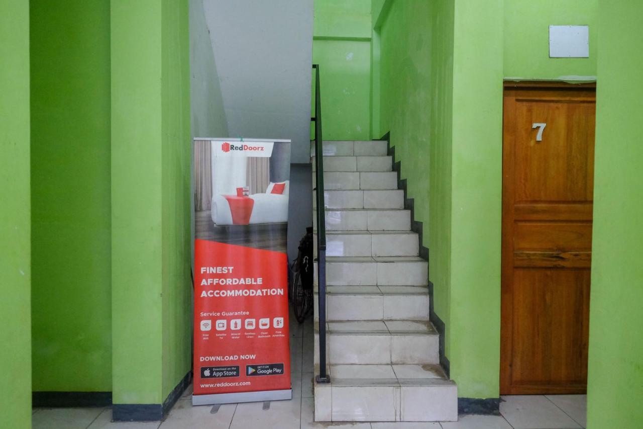 Hotel Reddoorz Near Politeknik Manado Exterior foto