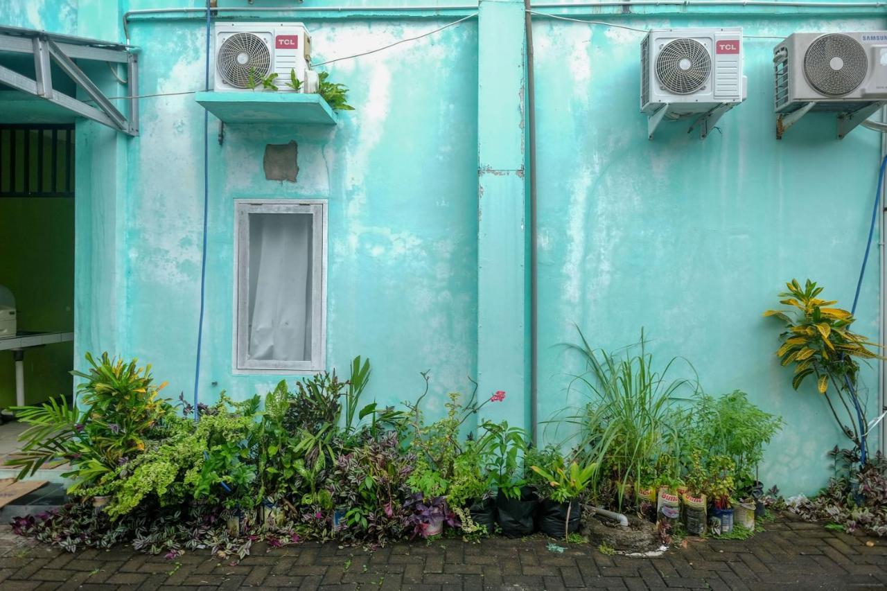 Hotel Reddoorz Near Politeknik Manado Exterior foto
