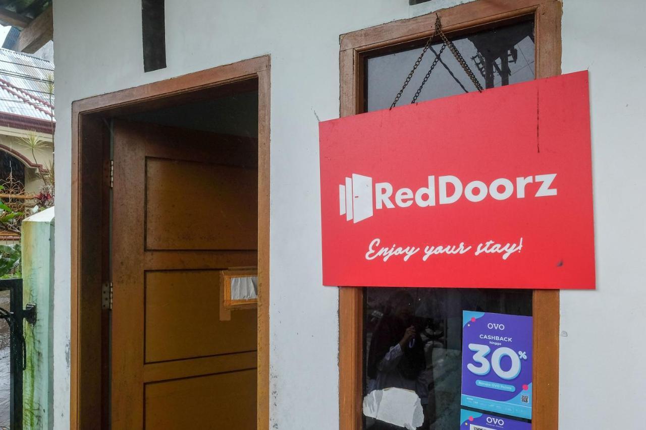 Hotel Reddoorz Near Politeknik Manado Exterior foto